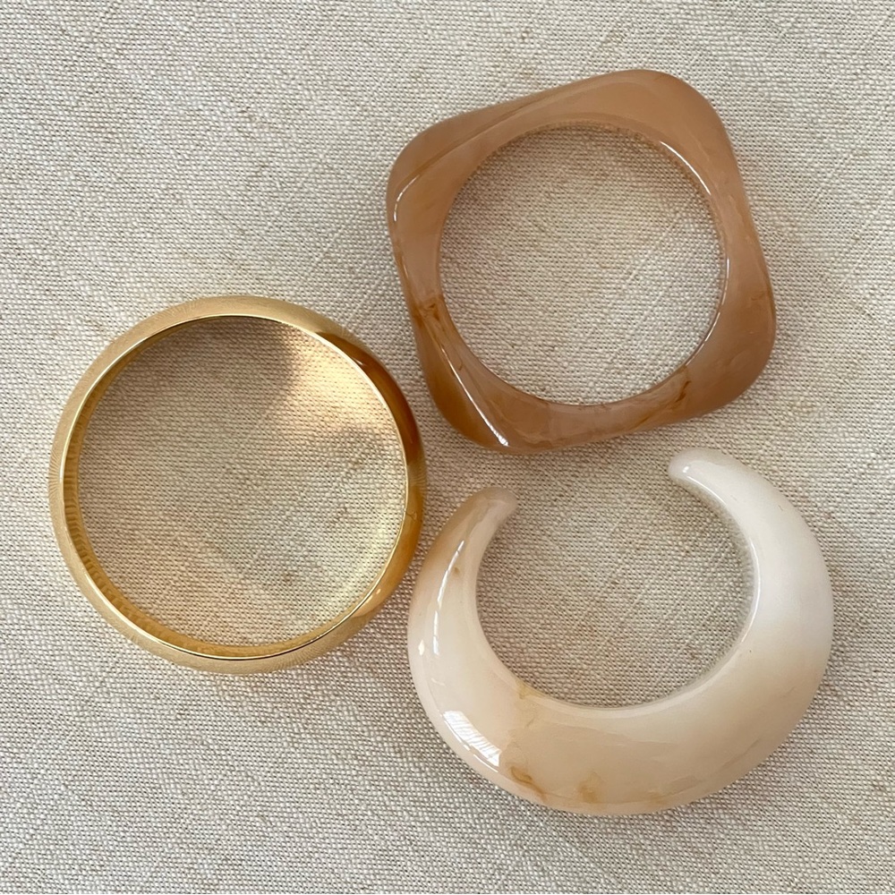 Acrylic and gold tone bangle bracelet